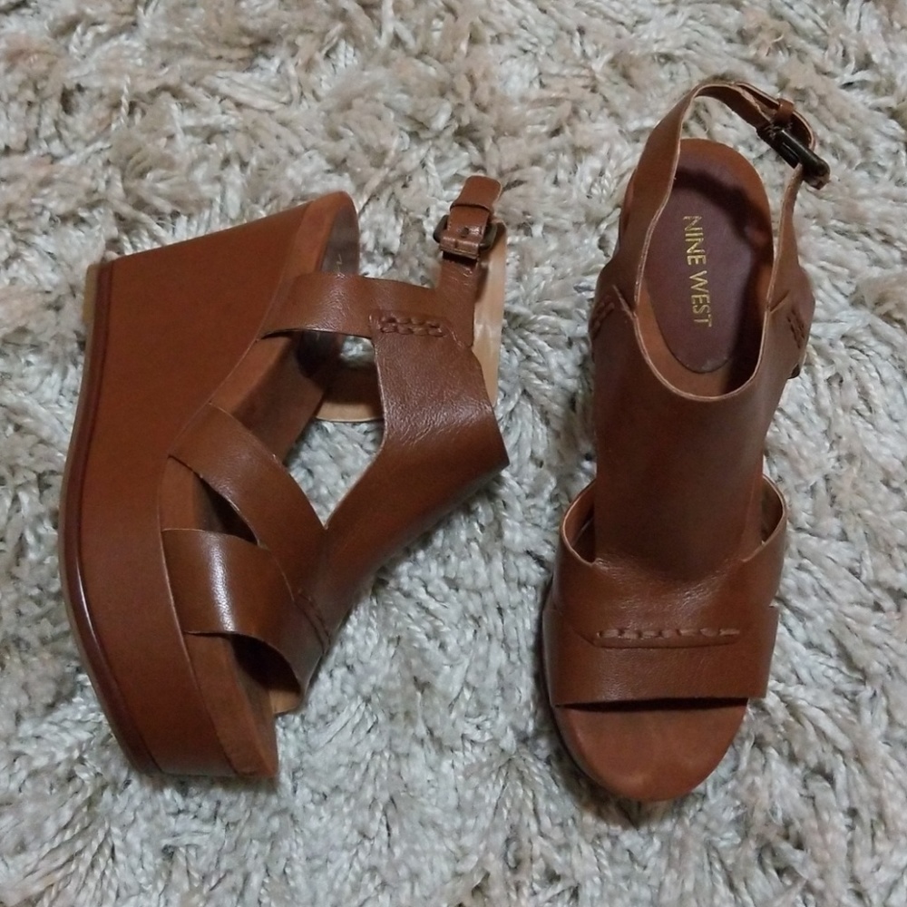 🎉 HP🎉 Nine West Brown Leather Wedge Sandals